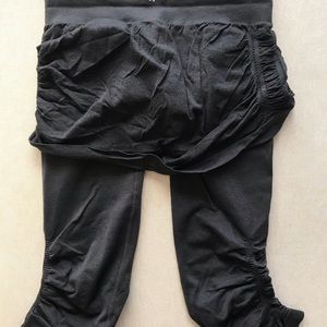 Athleta Dark Gray Charcoal Capri leggings w/ skirt